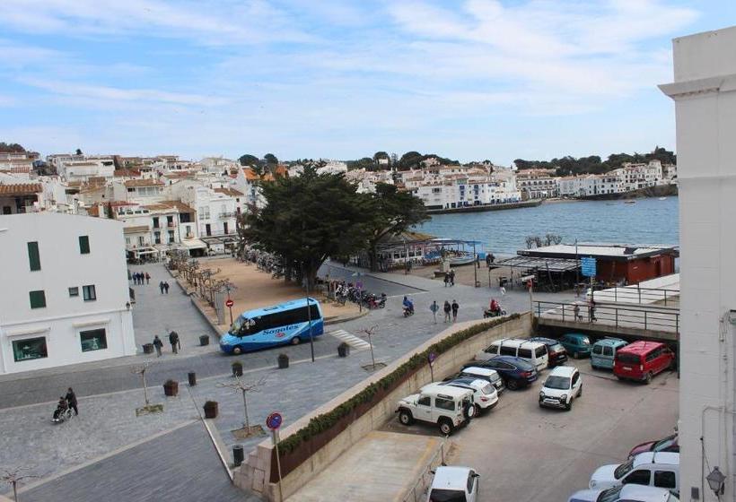 پانسیون Hostal Cristina