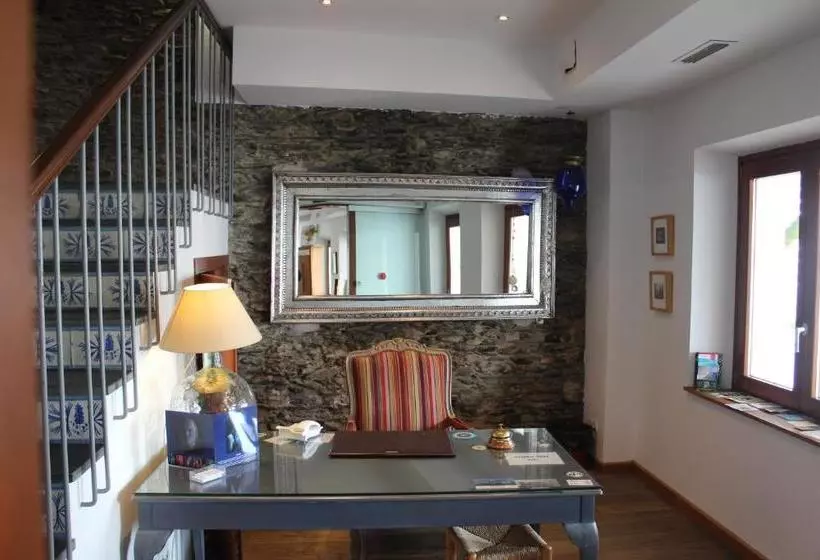 پانسیون Hostal Cristina