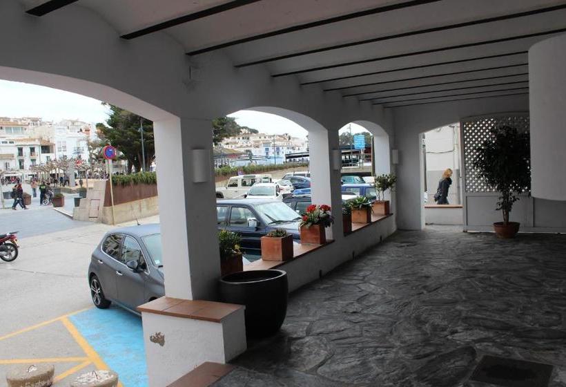 پانسیون Hostal Cristina