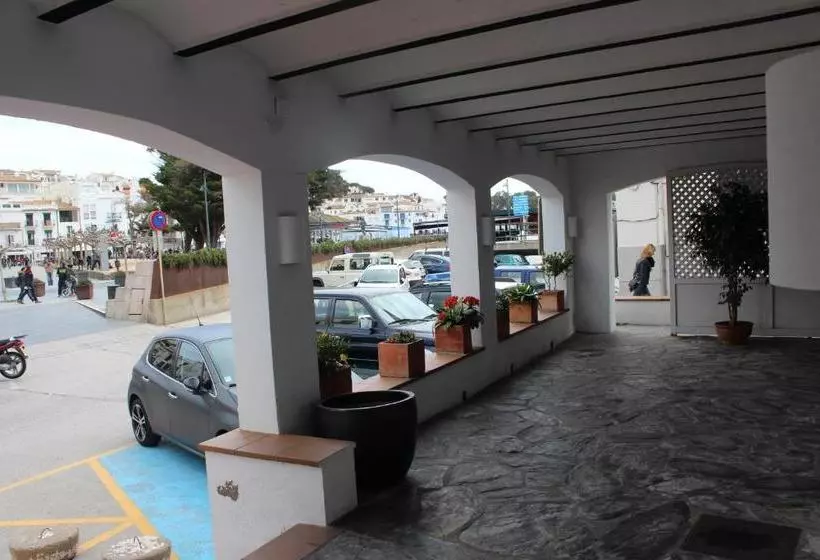 پانسیون Hostal Cristina