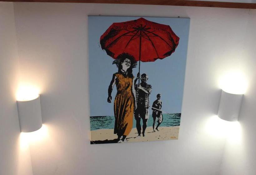 پانسیون Hostal Cristina