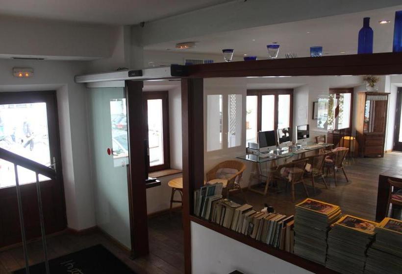 پانسیون Hostal Cristina