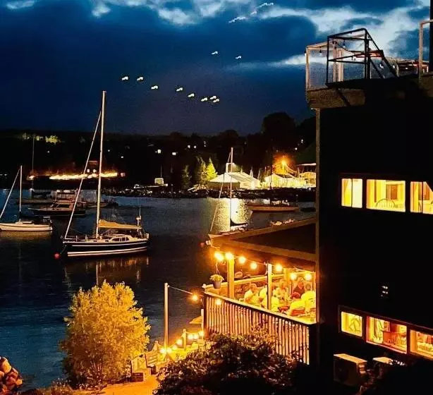 ユースホステル The Tuna Blue Inn And Restaurant