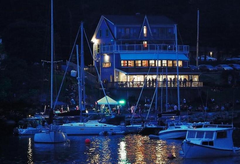 فندق صغير The Tuna Blue Inn And Restaurant