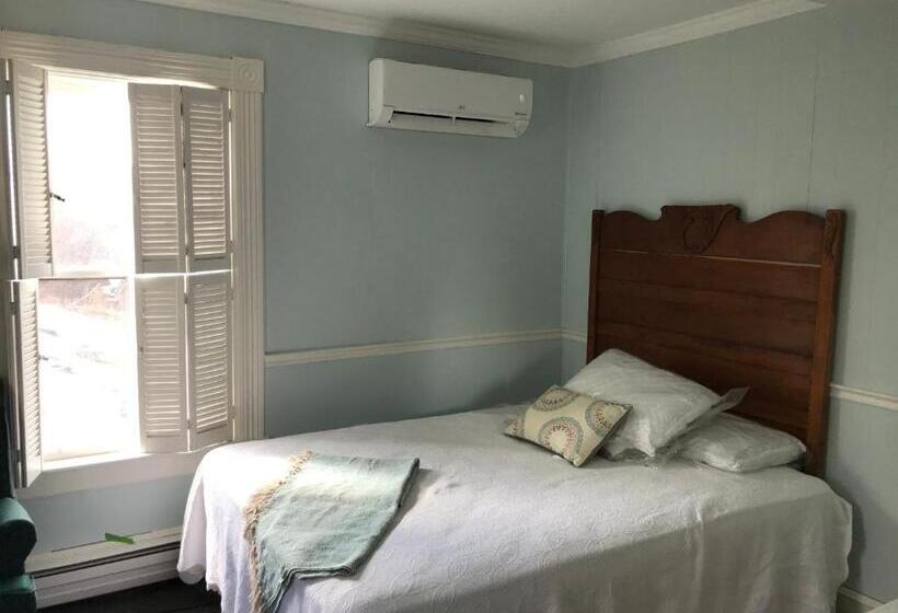 فندق صغير The Tuna Blue Inn And Restaurant