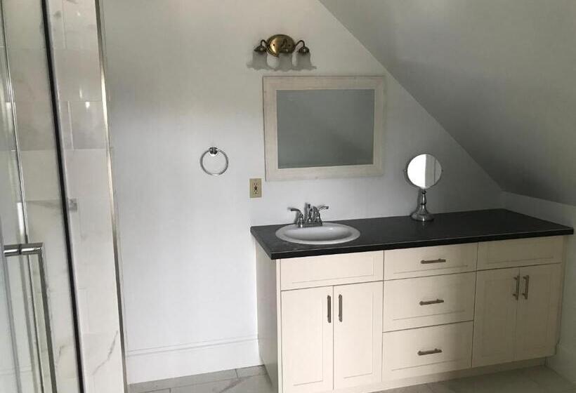 فندق صغير The Tuna Blue Inn And Restaurant