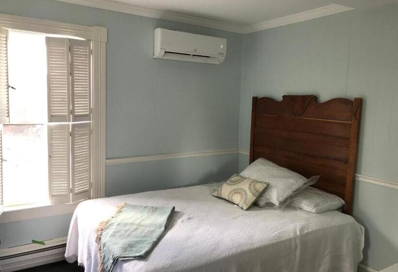 فندق صغير The Tuna Blue Inn And Restaurant