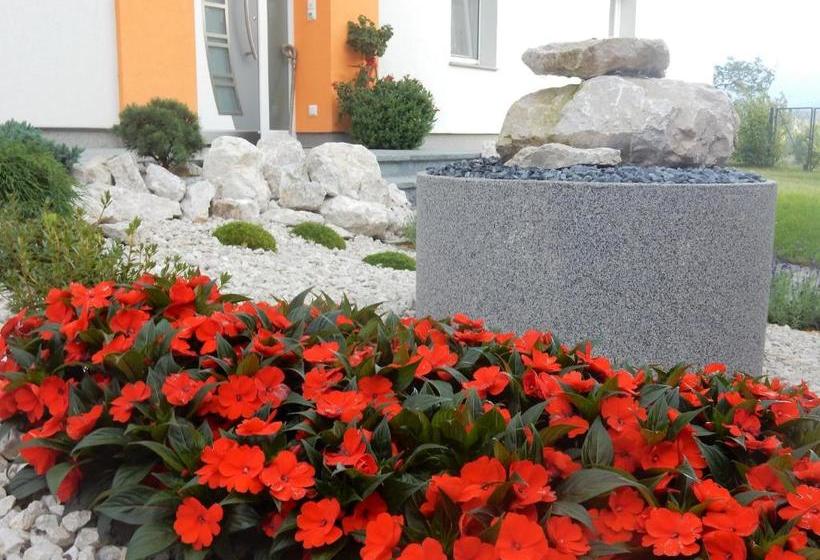 住宿加早餐  Frühstückspension Lach