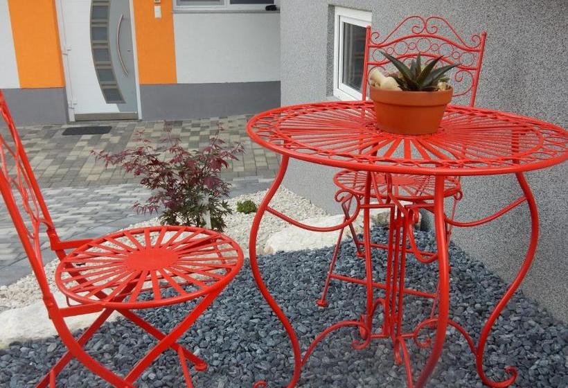 住宿加早餐  Frühstückspension Lach