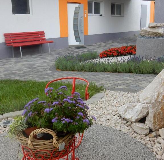 住宿加早餐  Frühstückspension Lach