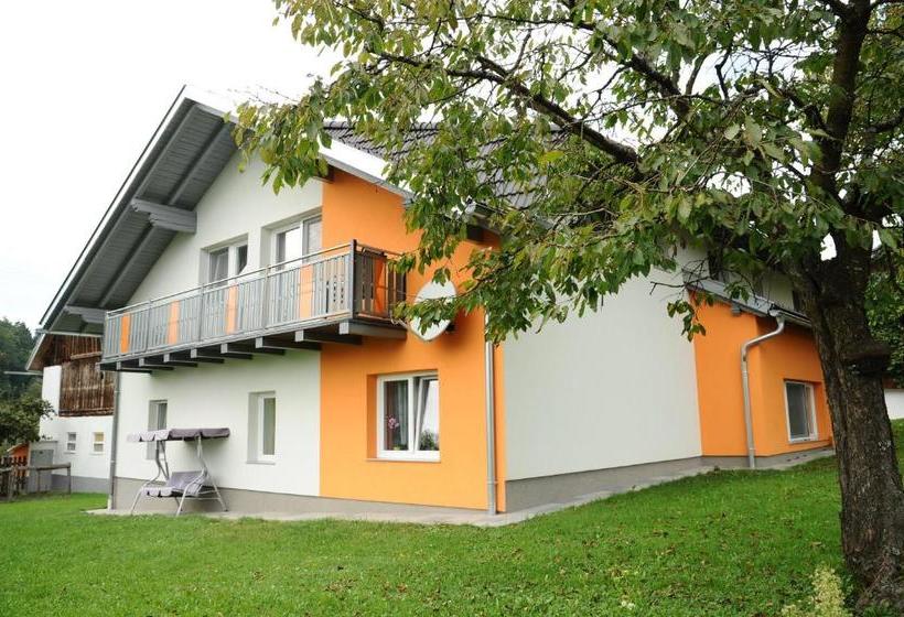 住宿加早餐  Frühstückspension Lach