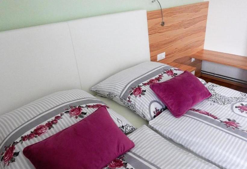 住宿加早餐  Frühstückspension Lach