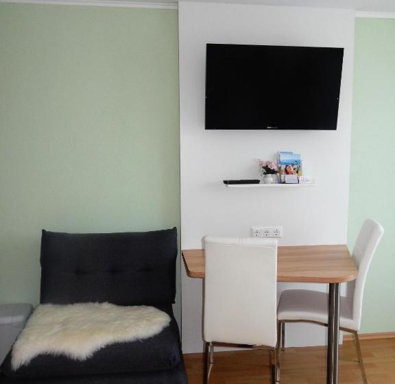 住宿加早餐  Frühstückspension Lach