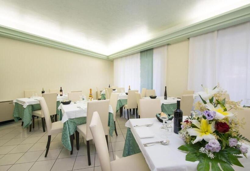 ホテル Albergo Arcobaleno