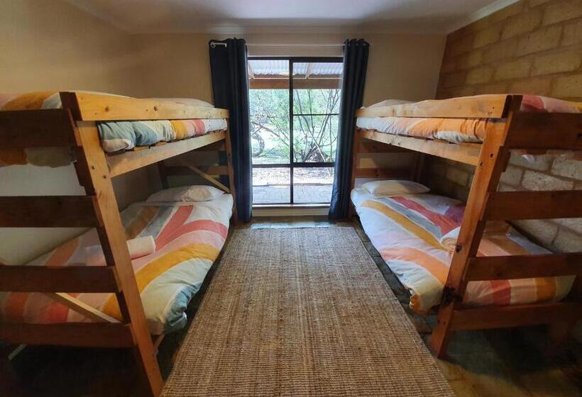 Отель Little River Farm Cottages