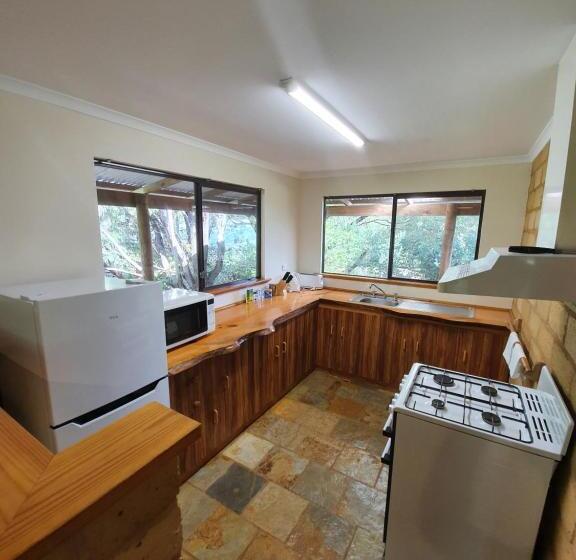 Отель Little River Farm Cottages