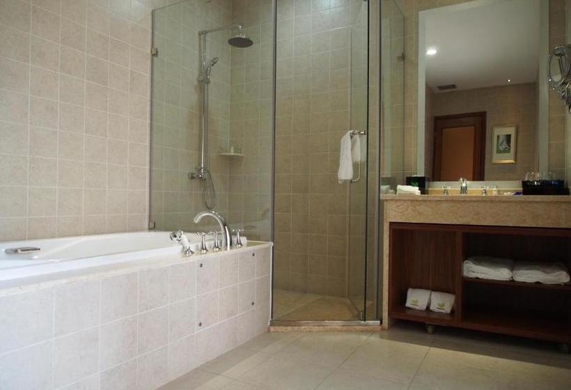 Phoenix Hill Hotel Dongguan   Golf Course Shop