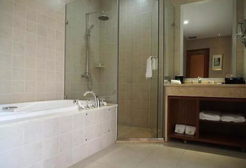 Phoenix Hill Hotel Dongguan   Golf Course Shop