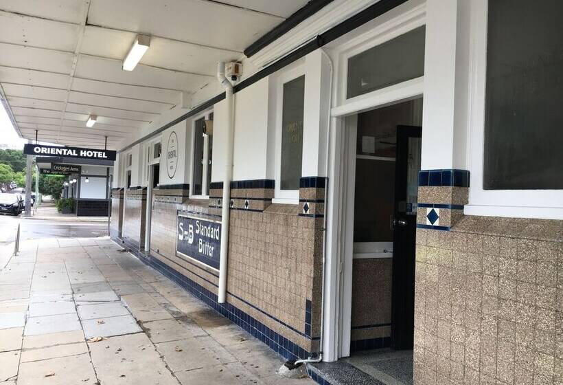 Отель The Oriental