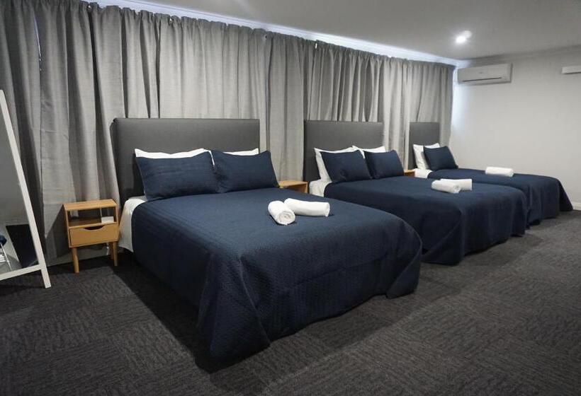 فندق Warners Bay