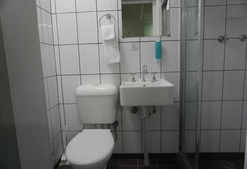 فندق Warners Bay