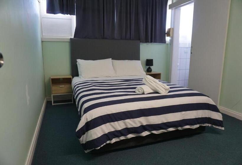 فندق Warners Bay