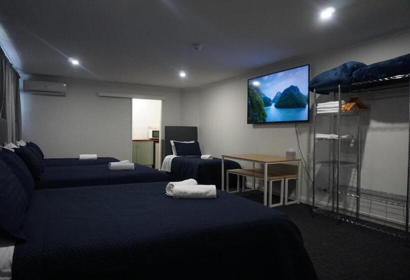 فندق Warners Bay