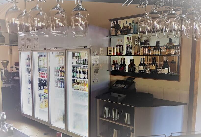 Motel Emerald Explorers Inn