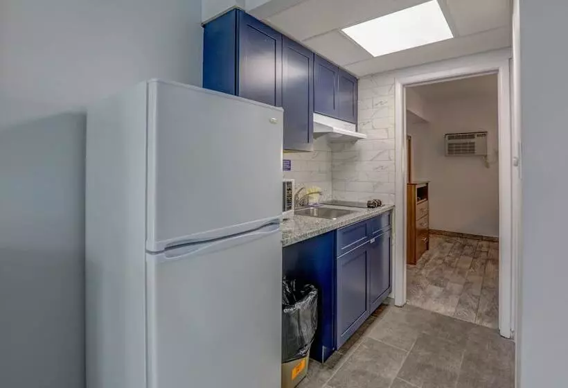 Motelli Le Voyageur  A Red Collection