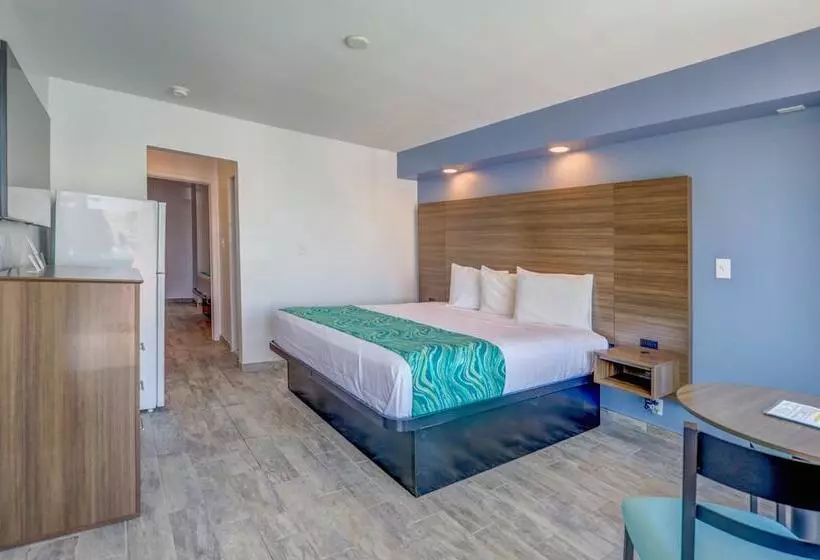 Motelli Le Voyageur  A Red Collection