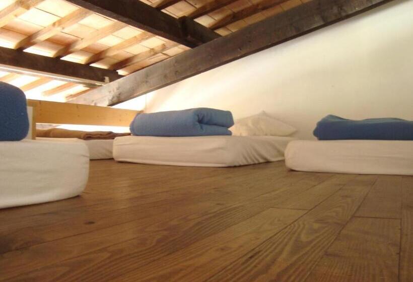 호스텔 Auberge Des Seguins