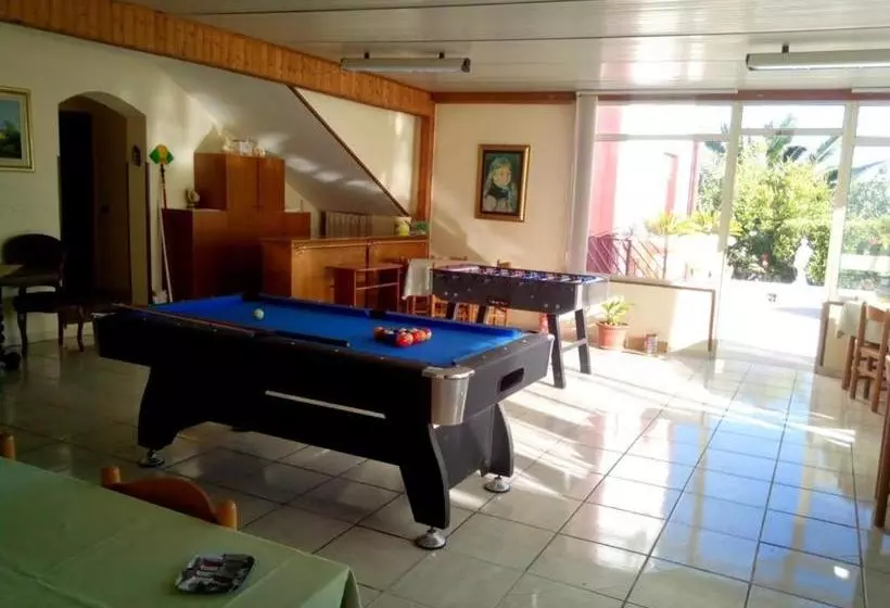 تختخواب و صبحانه Villa Paradiso