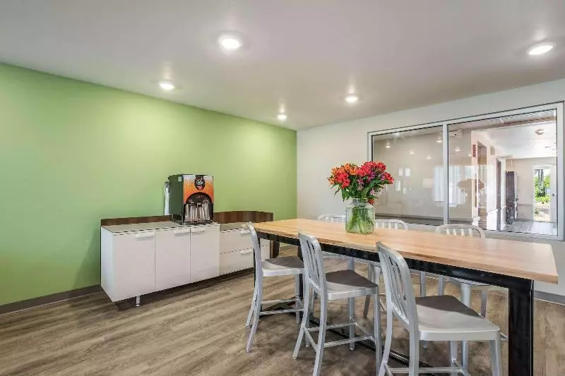 Hotelli Woodspring Suites Chicago Midway