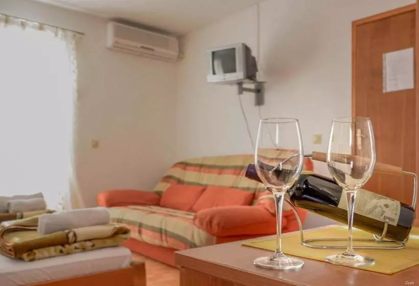 پانسیون Apartments Drobni Pijesak