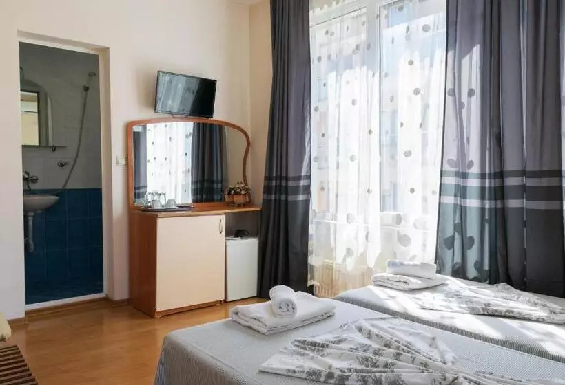 پانسیون Guest House Eos