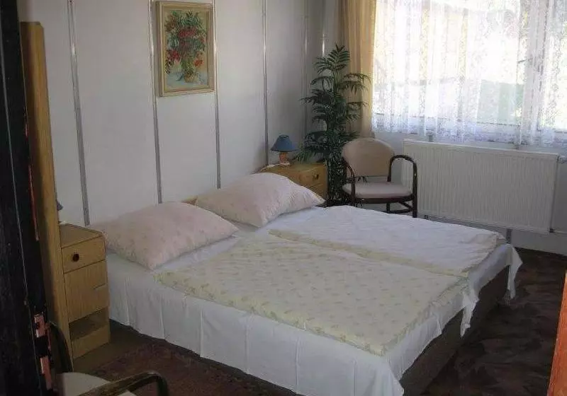 پانسیون Penzion Nike Trio Riviera