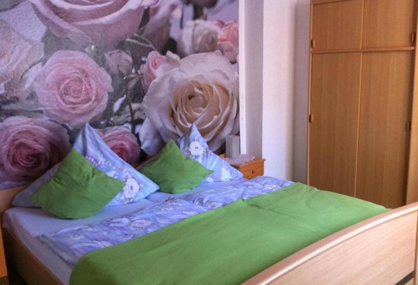 פנסיון Zur Burg Eltz