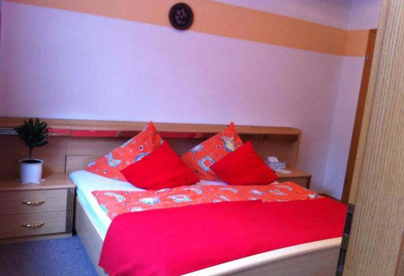 פנסיון Zur Burg Eltz