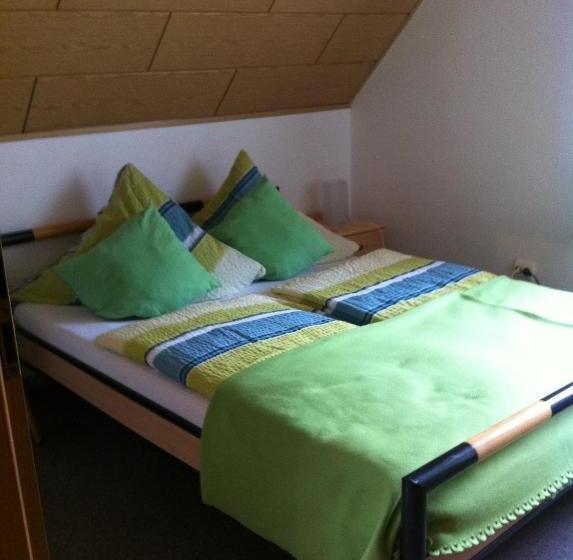 פנסיון Zur Burg Eltz