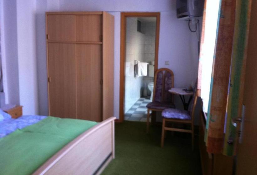 פנסיון Zur Burg Eltz