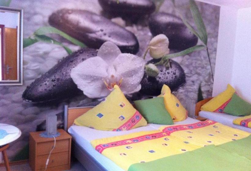 פנסיון Zur Burg Eltz