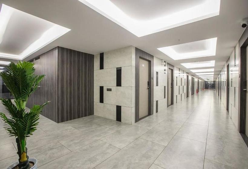 Hotell Vaccinated Staff Capital O 69251  Citadel 2