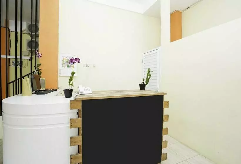 ホテル Oyo 1367 Banuwa Residence Near Rsu Mitra Keluarga Waru Kabupaten Sidoarjo