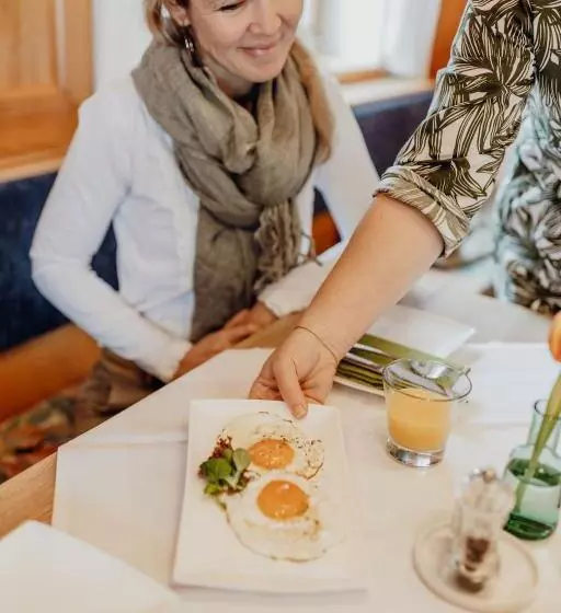 Dorfcafe Unken Hotelpension Swirtshaus Im Dorf