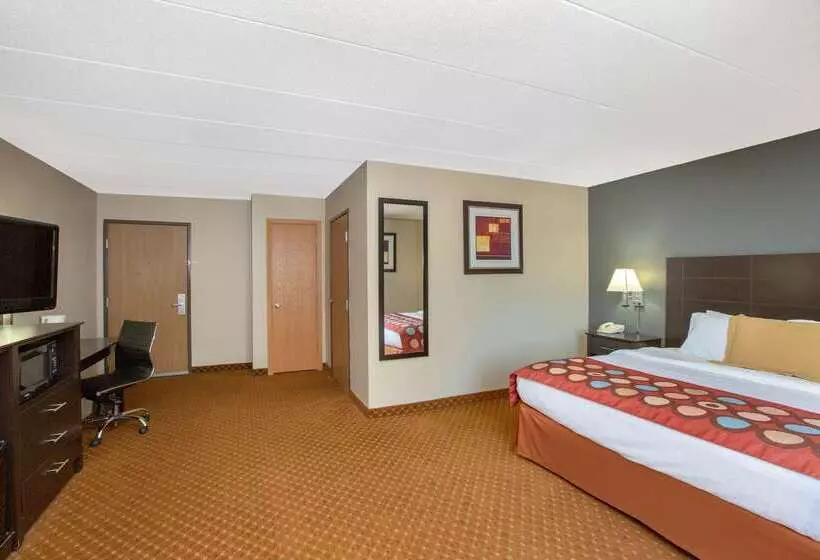 ホテル Americinn By Wyndham Coralville