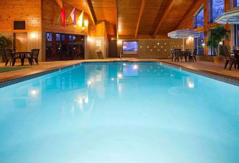 Отель Americinn By Wyndham Stuart