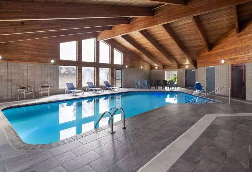 Отель Americinn By Wyndham Stuart