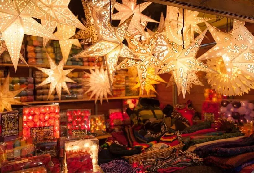 Hotelli Cardinal Of Florence   Recommended For Ages 25 To 55