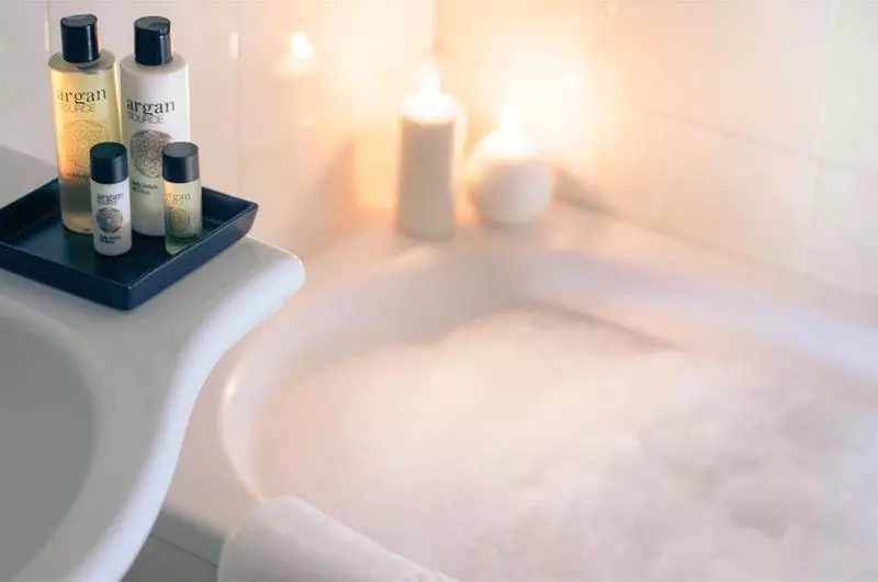 Hotelli Cardinal Of Florence   Recommended For Ages 25 To 55