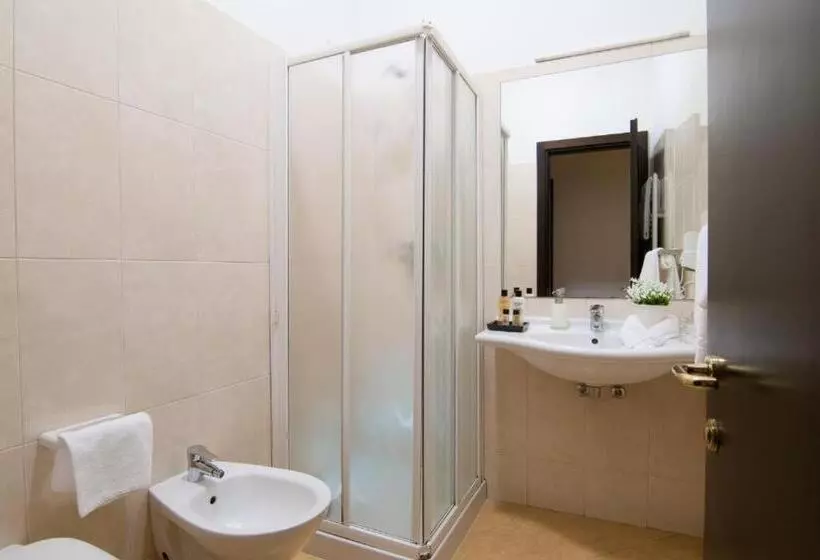 Hotelli Cardinal Of Florence   Recommended For Ages 25 To 55